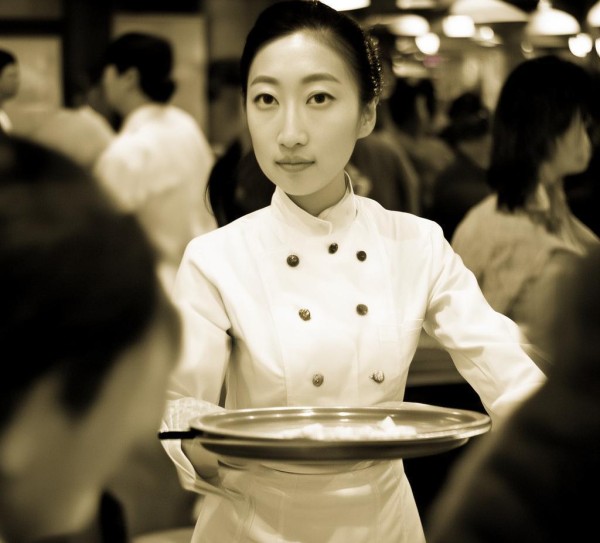 北京餐饮服务员服务中的专业与责任